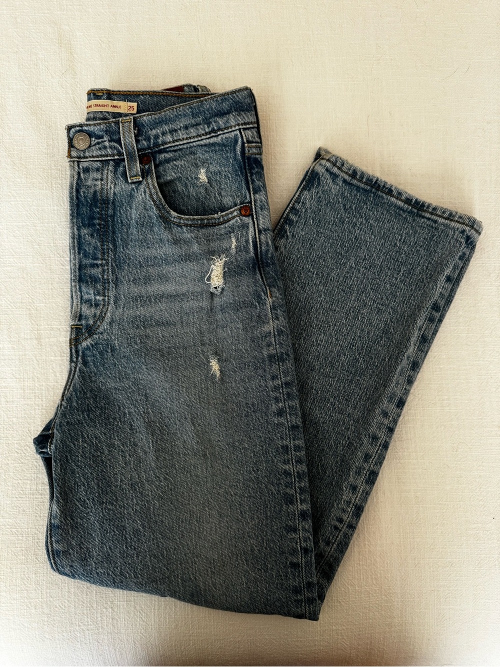 Levi’s Ribcage Straight Ankle Jeans